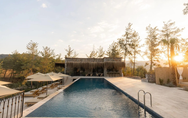 Izz Getaway - Adults Only