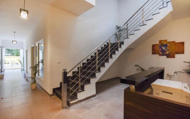 OYO 75460 Sky High Residency