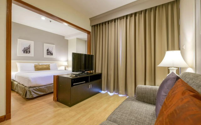 Evergreen Place Siam by UHG