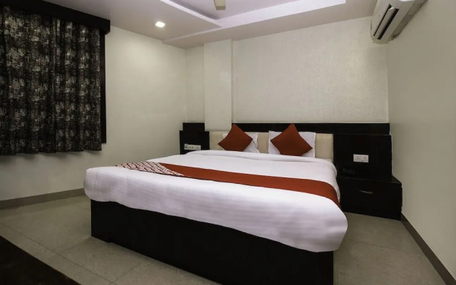 OYO 15424 Hotel Galaxy Palace