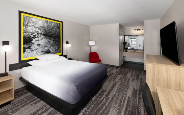 Super 8 by Wyndham Temple S. General Bruce