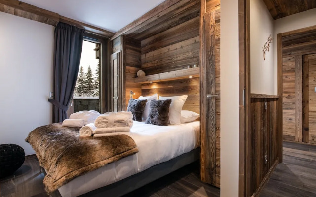 Yellowstone Lodge Chalet 1