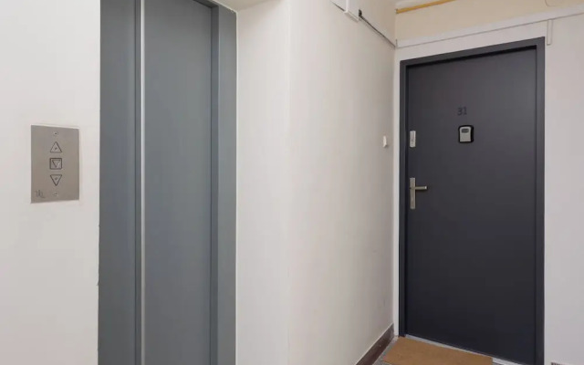 Nowogrodzka Apartment by Renters