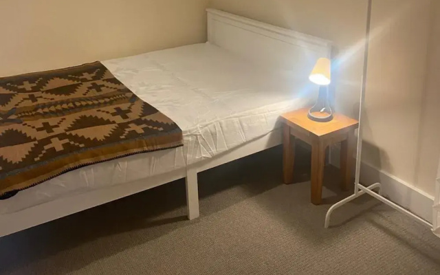 3 Bed Sleeps 6 Free Parking Enclosed Garden
