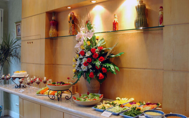 Batavia Hotel and Serviced Apartments