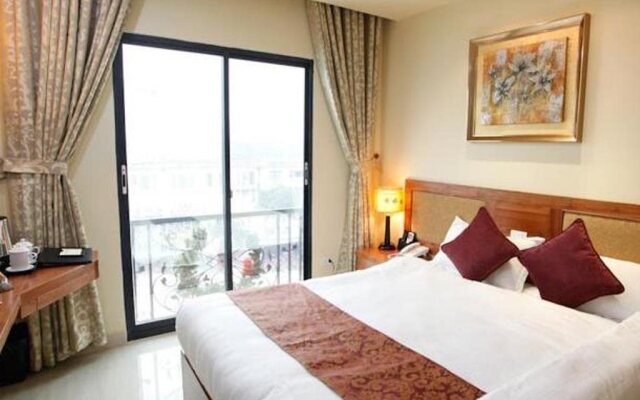 B Hotel