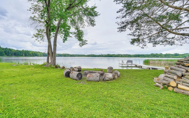 Snowmobile Trail On-site: Lakefront Mound Apt!