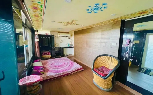 Bhoora House