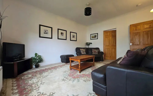 Apartmentsleeps5-parking-garden-petsok
