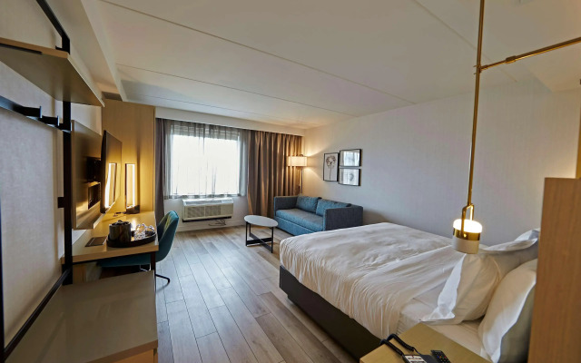 Bloom Mississauga, Tapestry Collection by Hilton