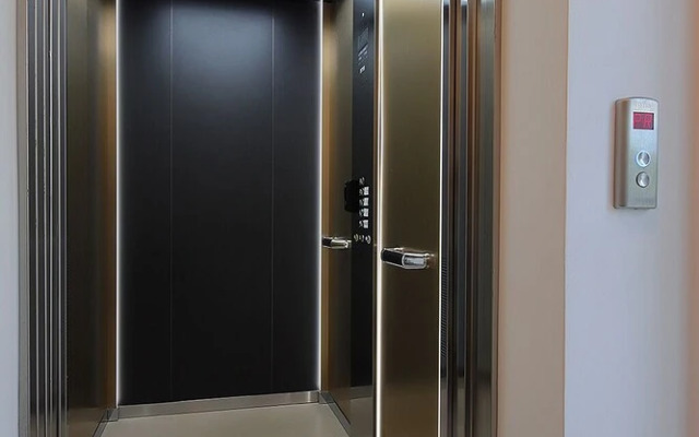 Stylish Apartment 100m from the Beach