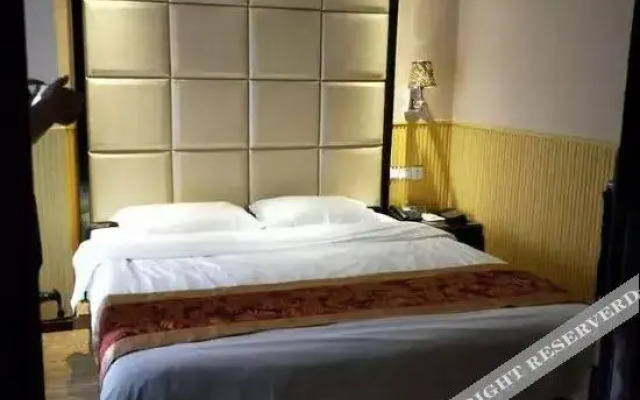 Longhai Shanghao Huating Business Hotel