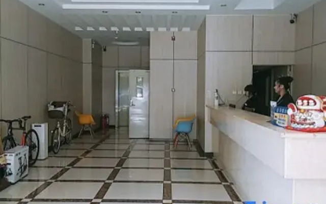 Moon Hotel (Beijing Xinnan Road Miyun Station)