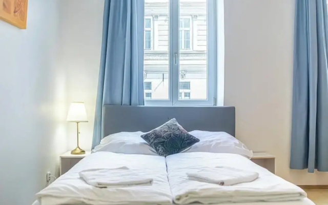 Bright Apartment Near Wiener Stadthalle