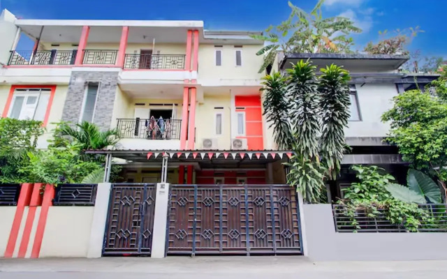 OYO 2008 Sellinas Family Residence Syariah