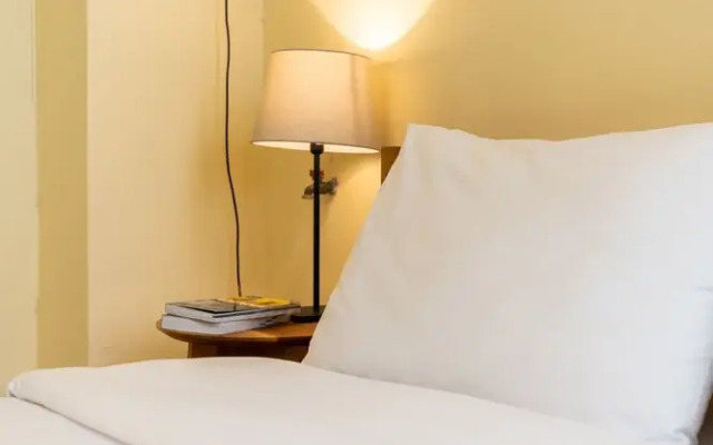 Naret Coliving - Hostel - Adults Only