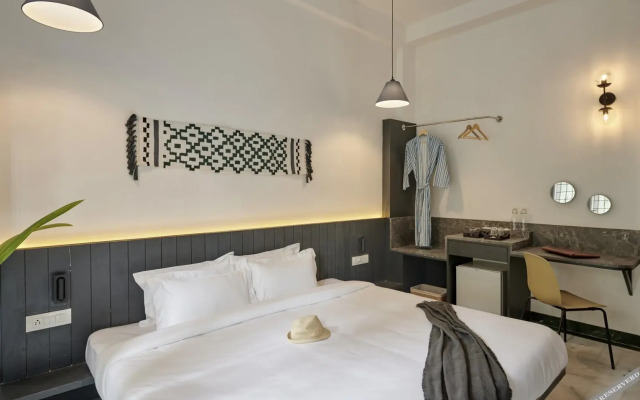 Poshtel VNS