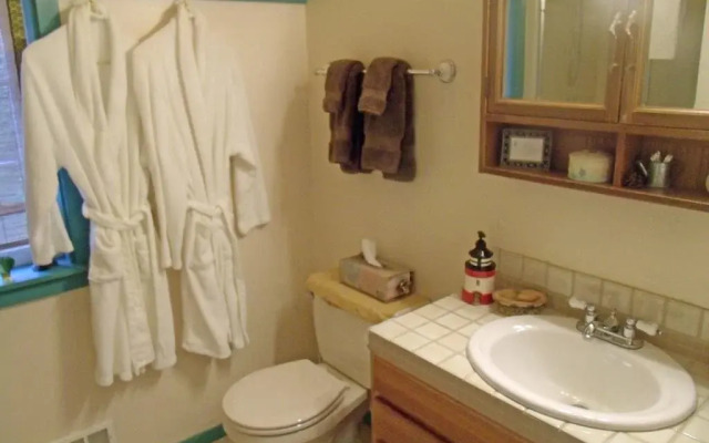 Inn to the Woods B&B