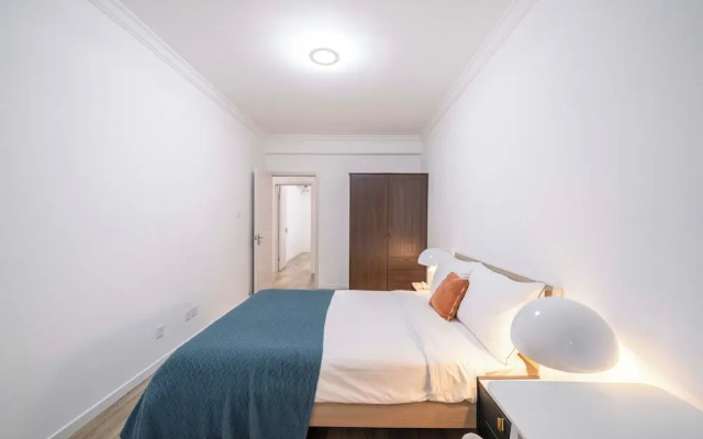 Tyms 4BR 2BA APT Riverside