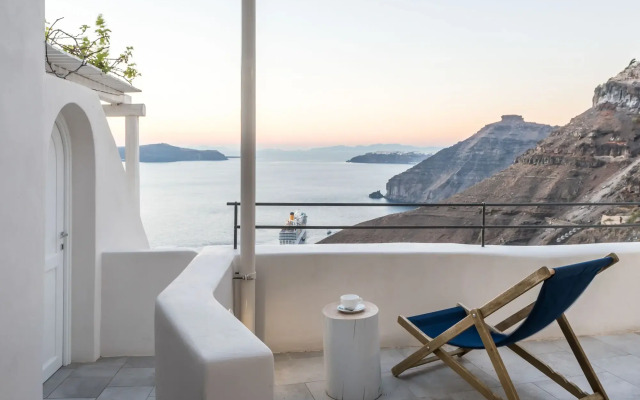Porto Fira Suites