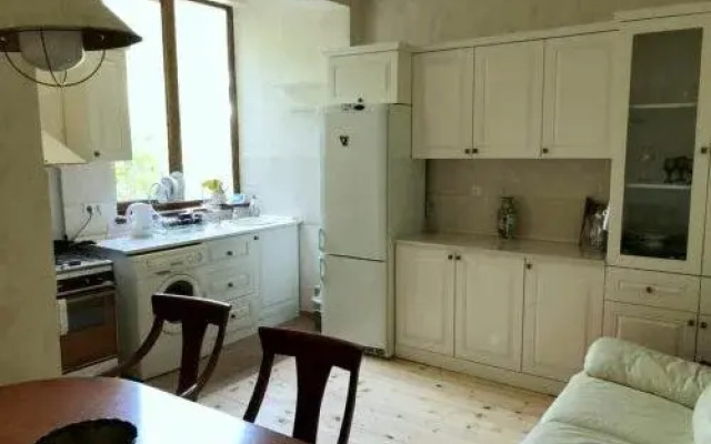 Guest House on Saakadze St. 36