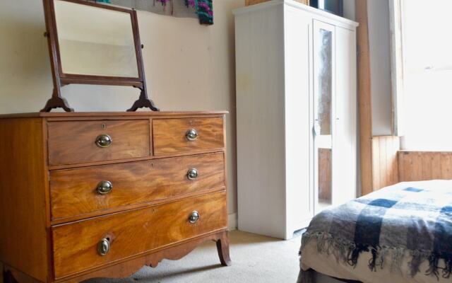 Central Edinburgh 4 Bedroom Flat