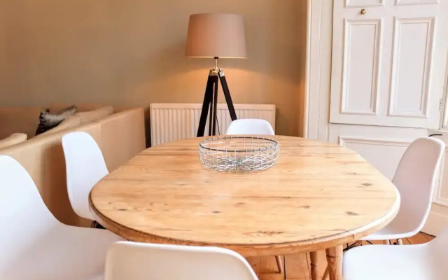 2 Bedroom, 2 Bathroom Apartment In New Town