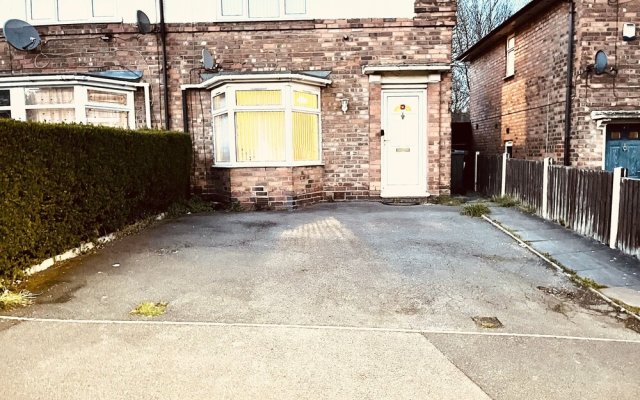 Inviting 3 -bed House in Birmingham