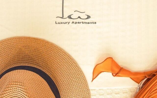 IO Luxury Pool & Hot Tub Suites