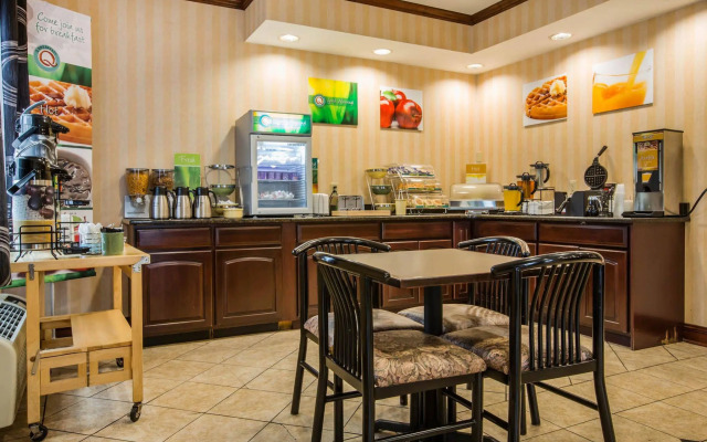 Econo Lodge Glens Falls / Lake George