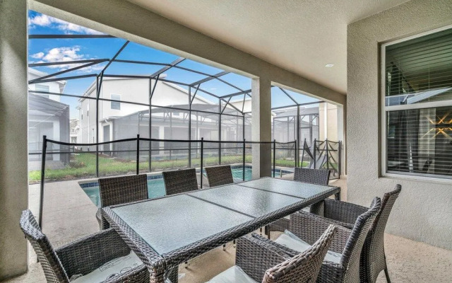 Edgy, Modern 6 Bed 5 Bath