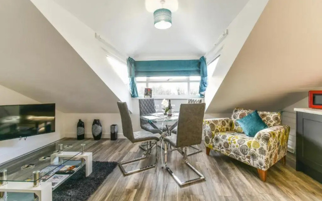 Windmill View Loft Apartment