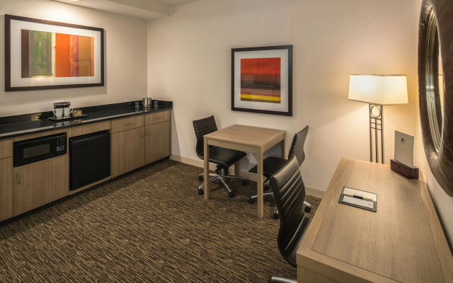 DoubleTree by Hilton Hotel Vancouver