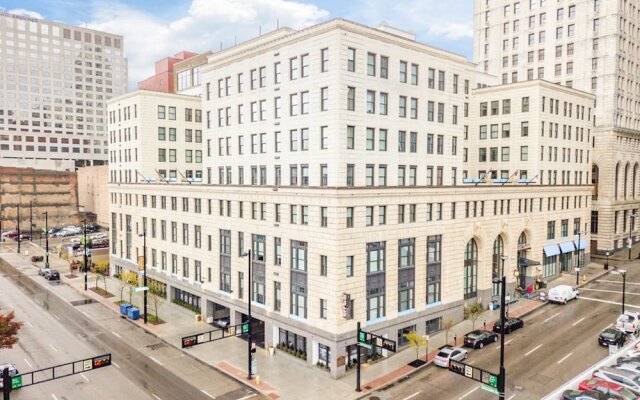 Global Luxury Suites in Downtown Cincinnati