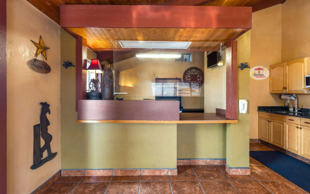 Super 8 by Wyndham Dodge City