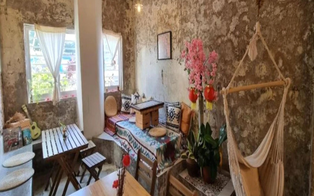 SPOT ON 90746 Vspace Guesthouse & Cafe