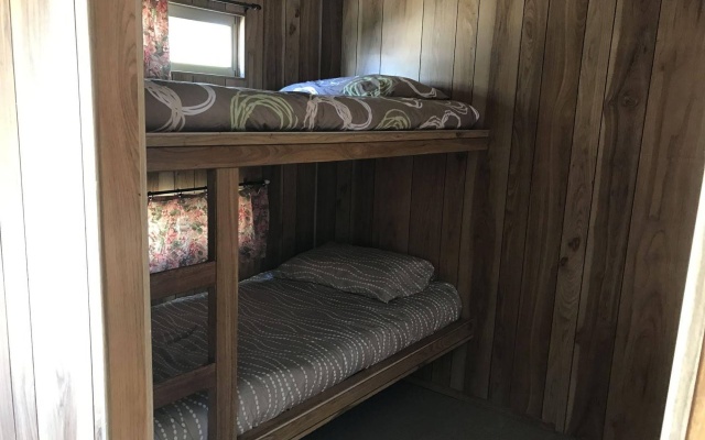 The Waterwheel Beach Cabins - Caravan Park – Guest Rooms – Lake Tyers Beach