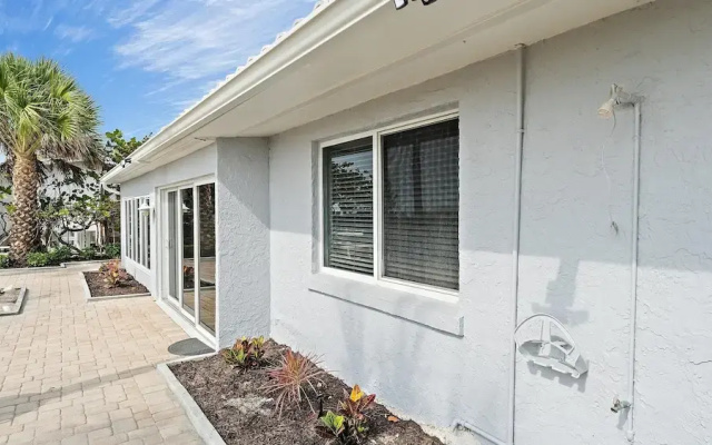 Las Hermanas 1 Studio by RedAwning
