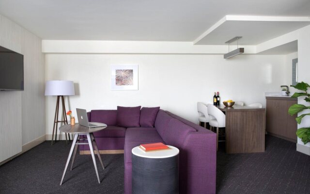 Crowne Plaza Atlanta Perimeter at Ravinia by IHG