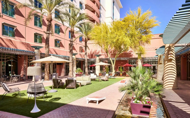 Renaissance® Phoenix Glendale Hotel & Conference Center