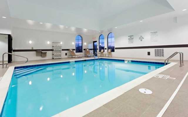 HOLIDAY INN EXP STES BATAVIA D by IHG