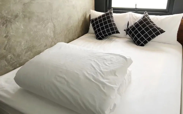 The Entaneer Poshtel - Hostel