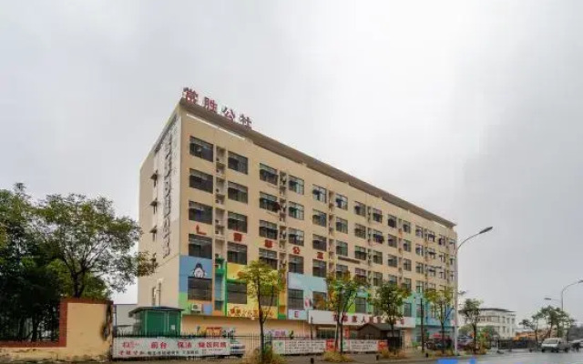 Qingnian Boutique Hotel（FeiDong longtang shuilishuidian dian）