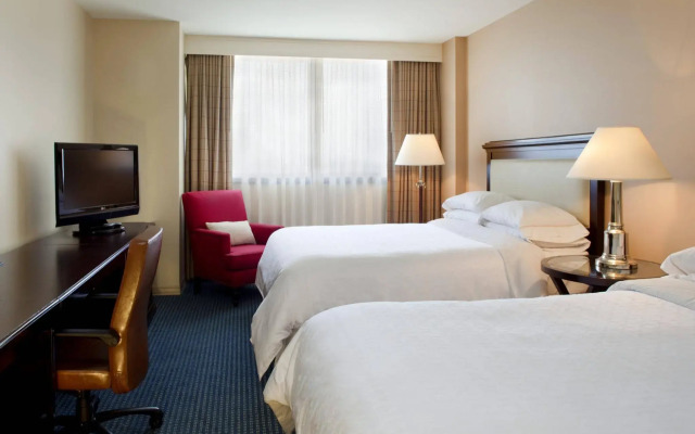 Sheraton Norfolk Waterside Hotel