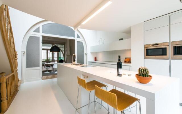 Spacious Belle Epoque House with free parking
