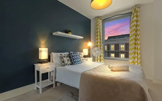 Kingsland High Street Apartment