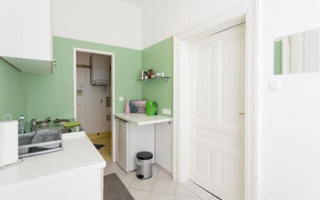 Belvedere Palace Green Heart Studio