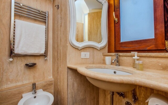 Charming 2 bed Flat in the Heart of Rome