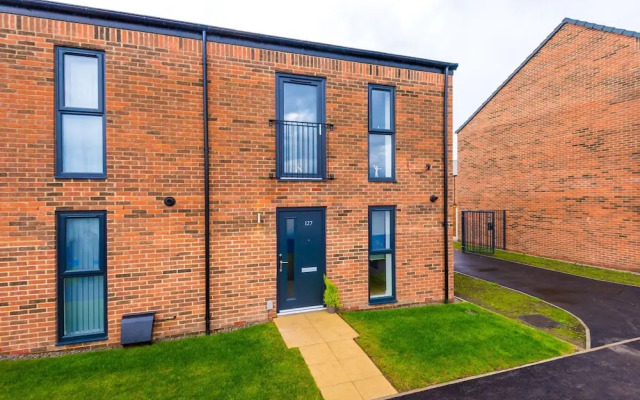 Stunning 3-bed House in Salford