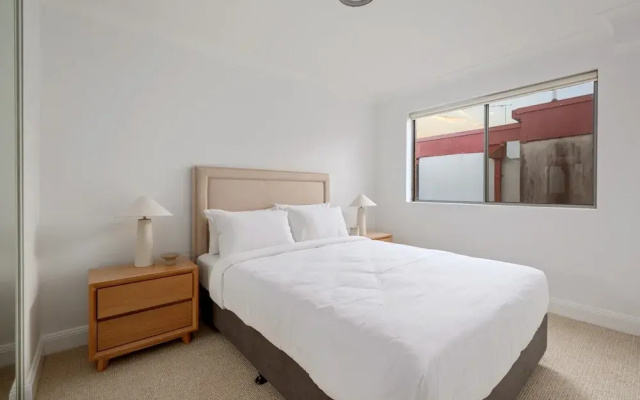 Stylish 1-bed Apartment Near Manly Beach